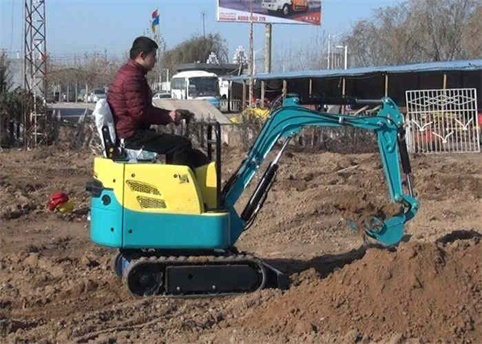 小型挖掘机使用